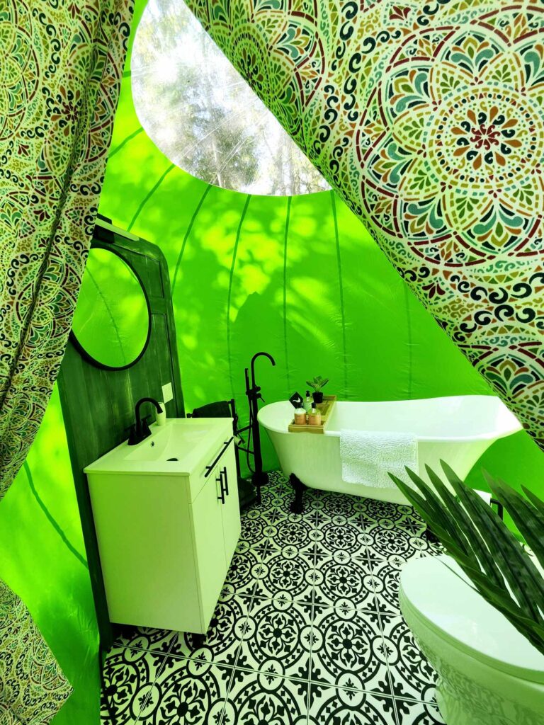 Estrella Glamping Acadian Peninsula - Eden Bubble - The Bathroom